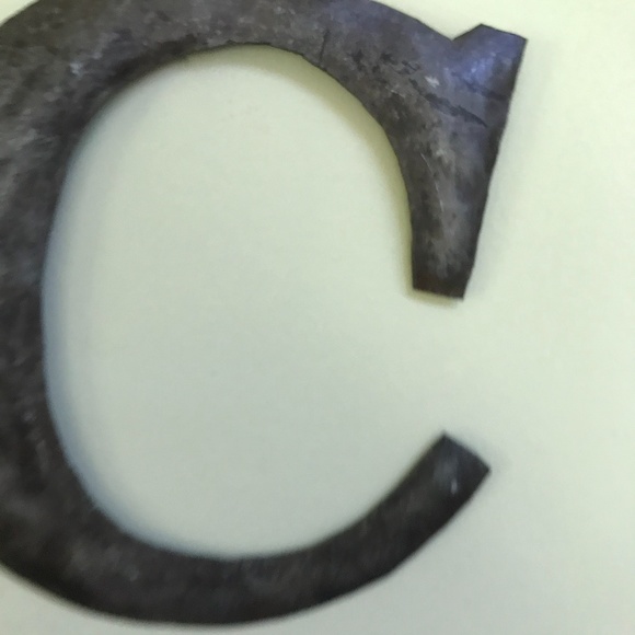 'C' WALL METAL RUSTIC DECOR - Picture 3 of 6